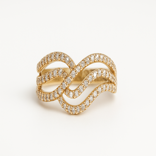 Anel Aros em Curvas Ouro 18K Cravejado em Zircônias – Luxo e Sofisticação