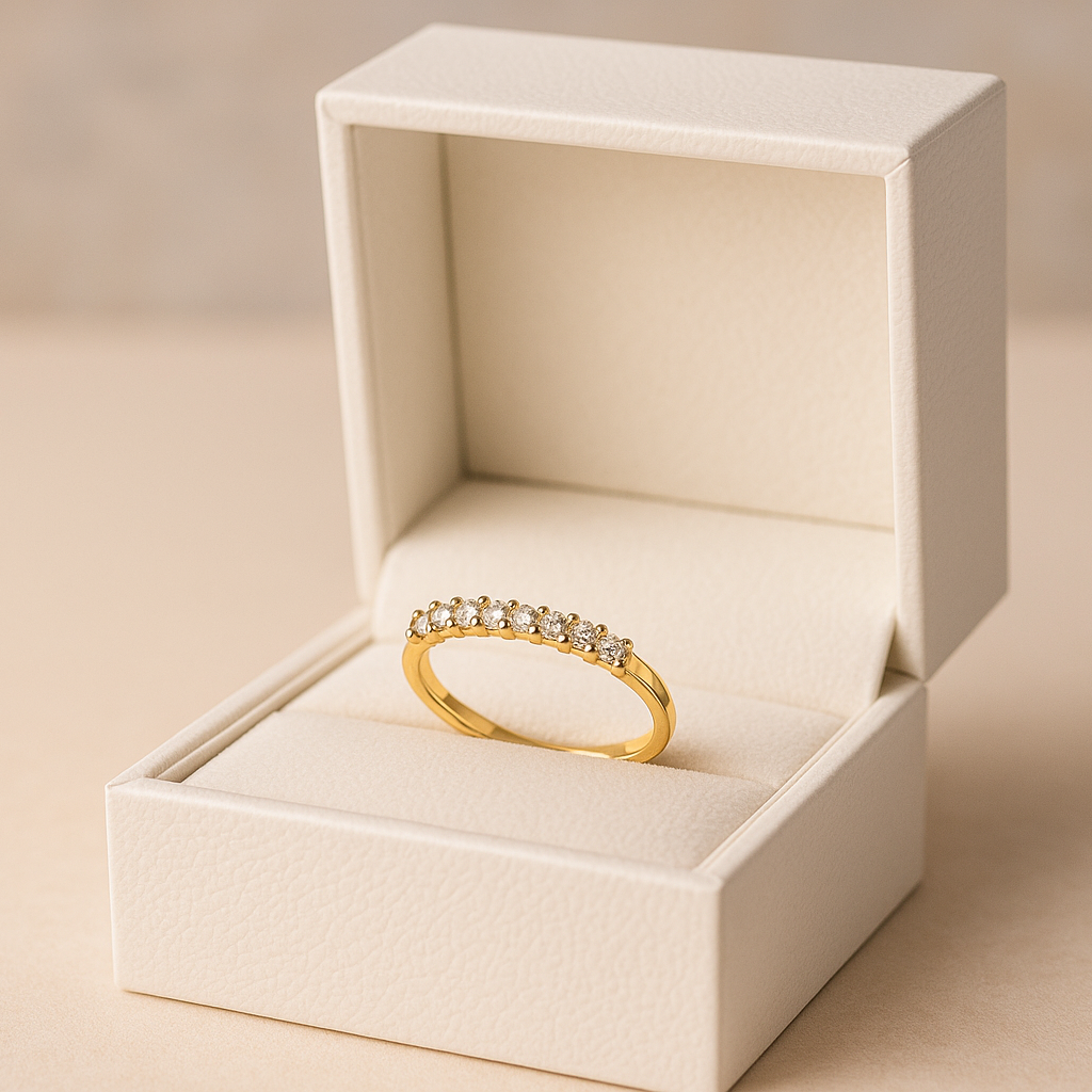 Anel em Ouro 18K com 11 Zircônias – Brilho e Sofisticação em Cada Detalhe