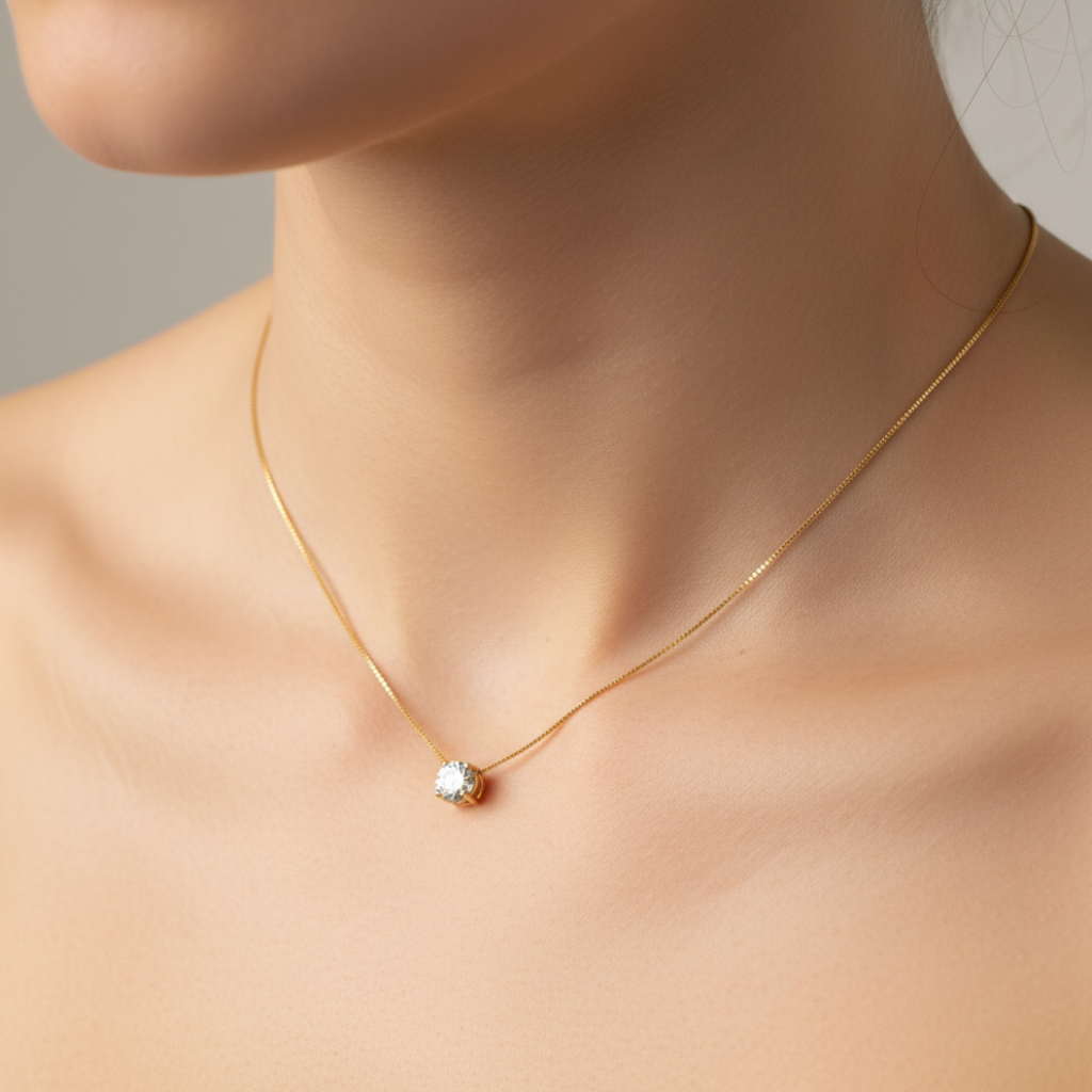 Colar "Luz Serena" em Ouro 18K com Pingente de Diamante Solitário
