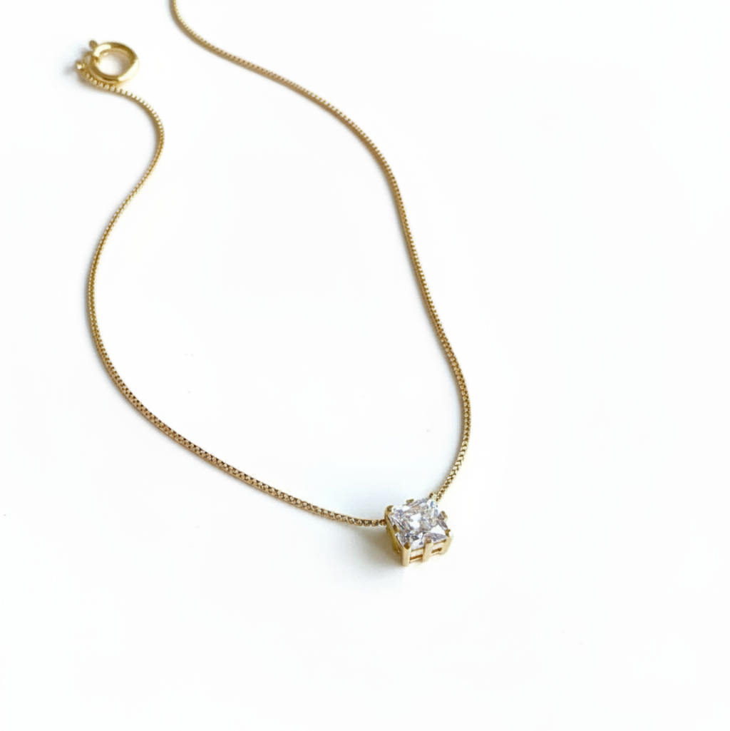 Colar Estrela de Ouro em Ouro 18K com Zircônia – Minimalista, elegante e atempor