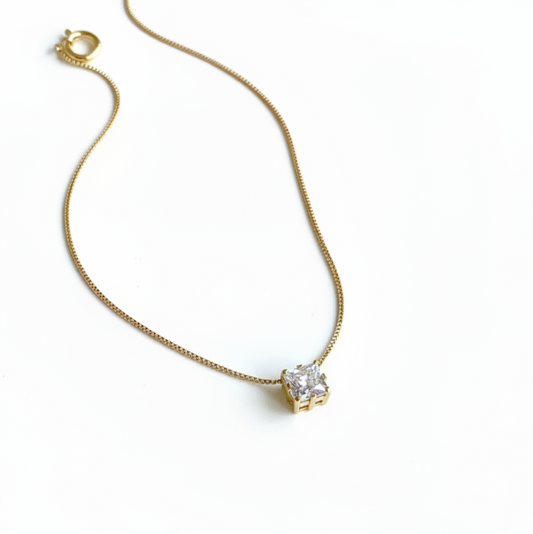 Colar Estrela de Ouro em Ouro 18K com Zircônia – Minimalista, elegante e atempor